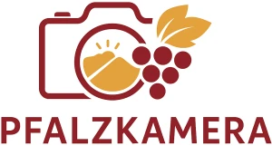 Pfalzkamera Logo mit Kamera und Weintraube